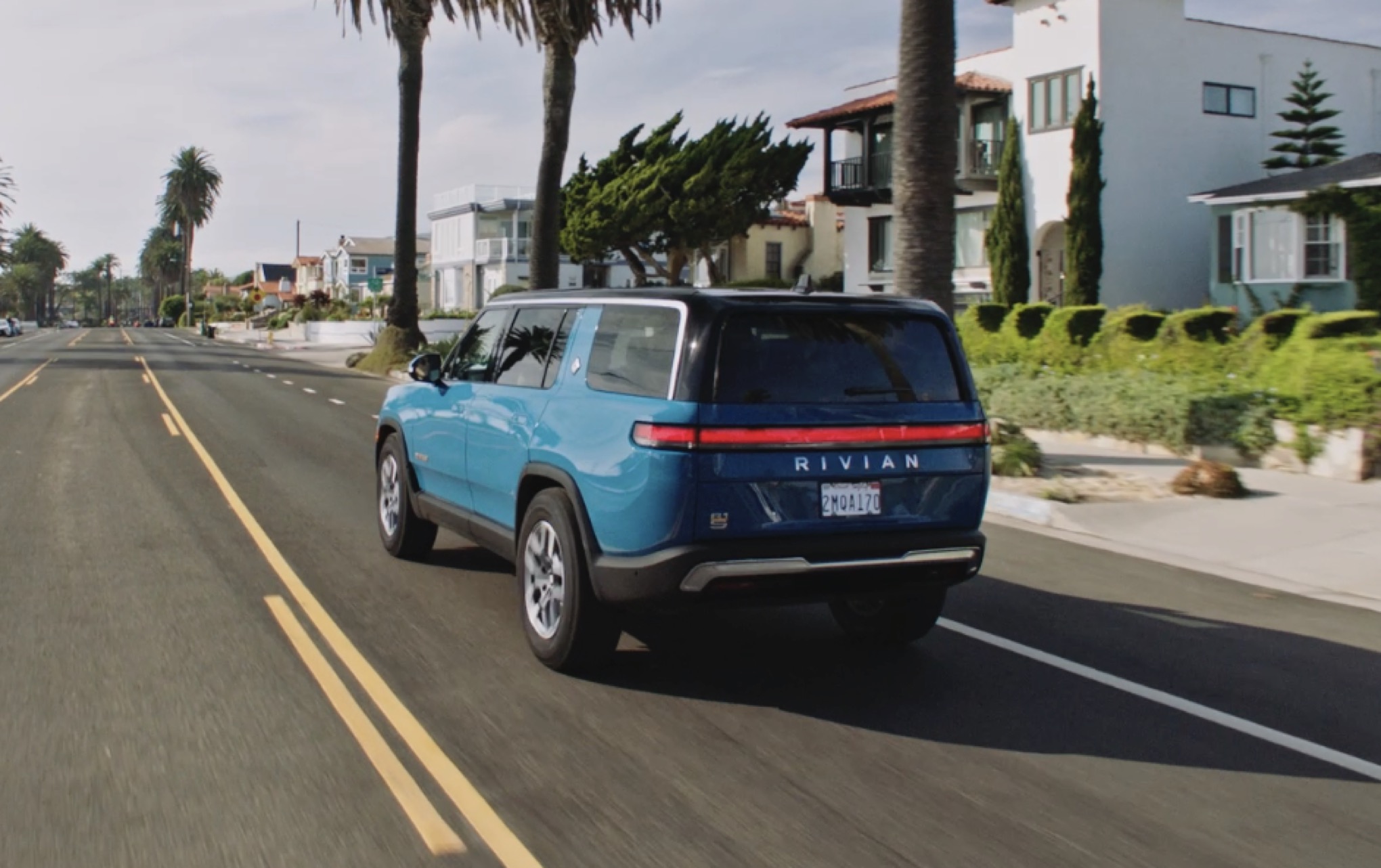 Rivian R1S Review And Buyers Guide | Electrifying.com